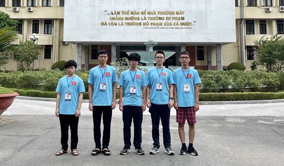 Vietnam scores a big win at 2021 Int’l Physics Olympiad